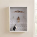 Chic White Wooden Key Hook Shadowbox – Open Entryway Hanging Rack with Welcome Script & Lace Overlay (Model JN7) - Image 2